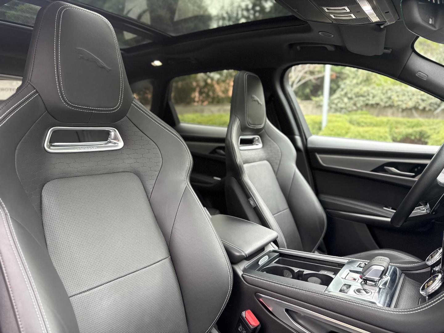 Jaguar F-Pace — foto 19 de 21