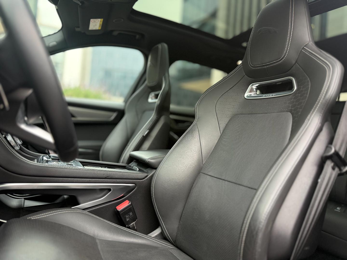 Jaguar F-Pace — foto 18 de 21