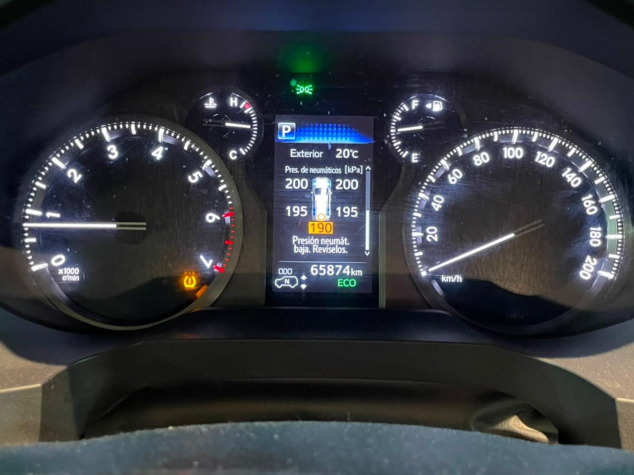 Toyota Land Cruiser Prado — foto 11 de 24