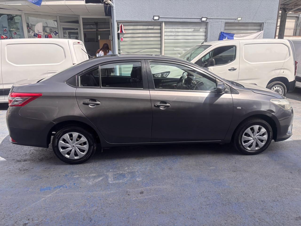 Toyota Yaris — foto 5 de 8