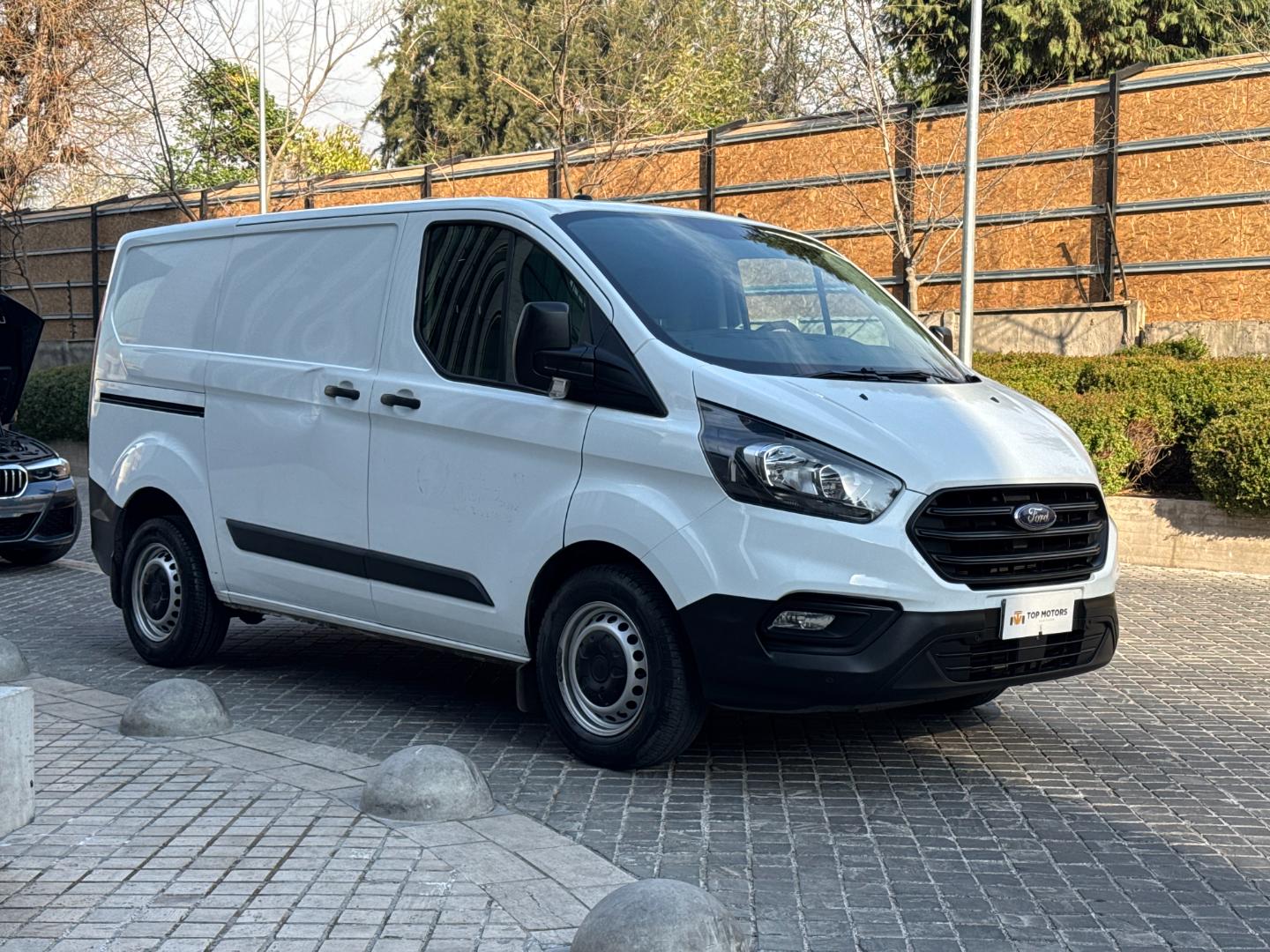 Ford Transit — foto 3 de 13