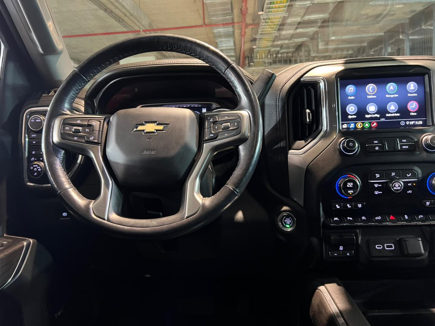 Chevrolet Silverado — foto 11 de 24