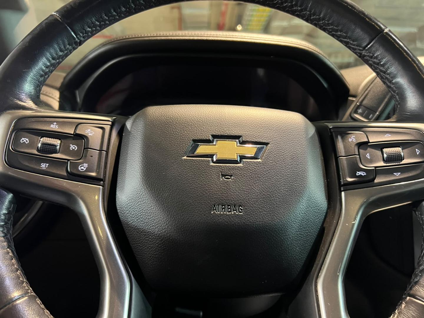 Chevrolet Silverado — foto 12 de 24
