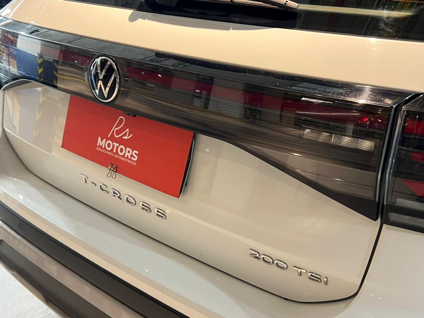 Volkswagen T-Cross — foto 8 de 23