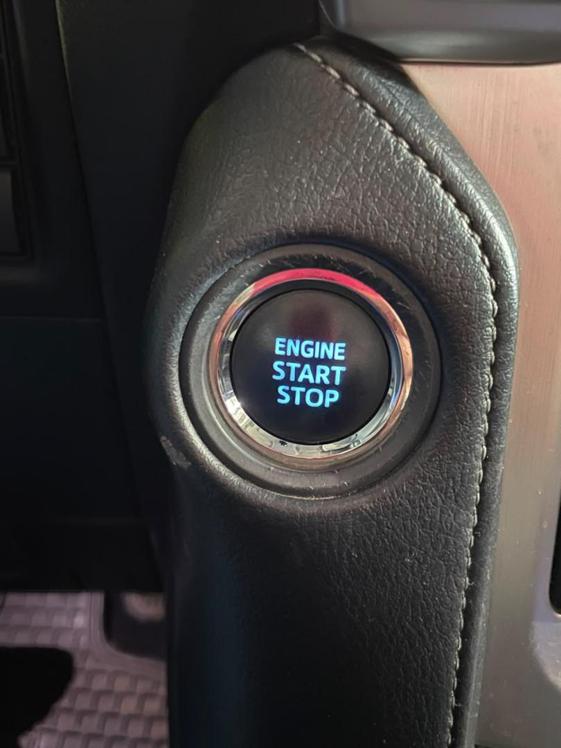Toyota Land Cruiser Prado — foto 12 de 24