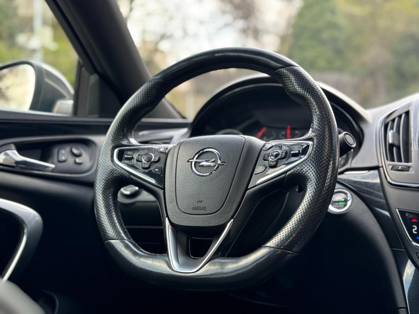Opel Insignia — foto 9 de 17