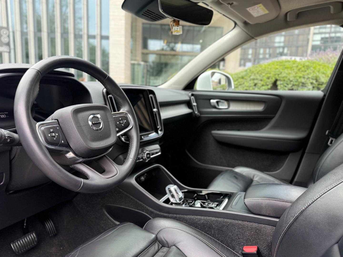 Volvo Xc40 — foto 15 de 22