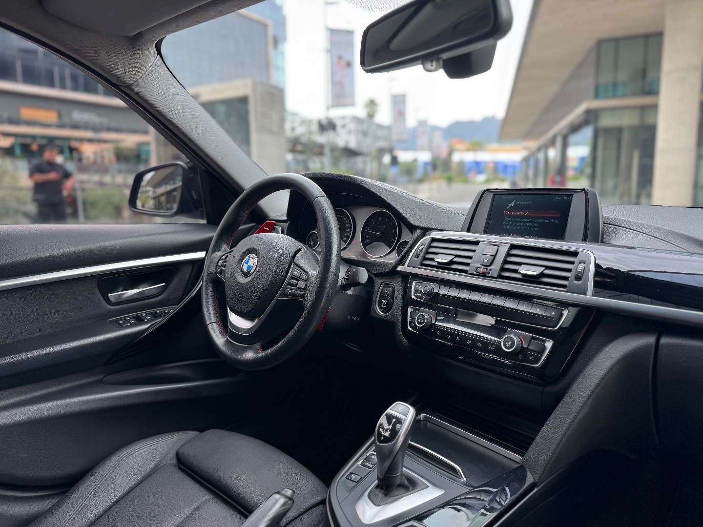 BMW 320I — foto 14 de 17