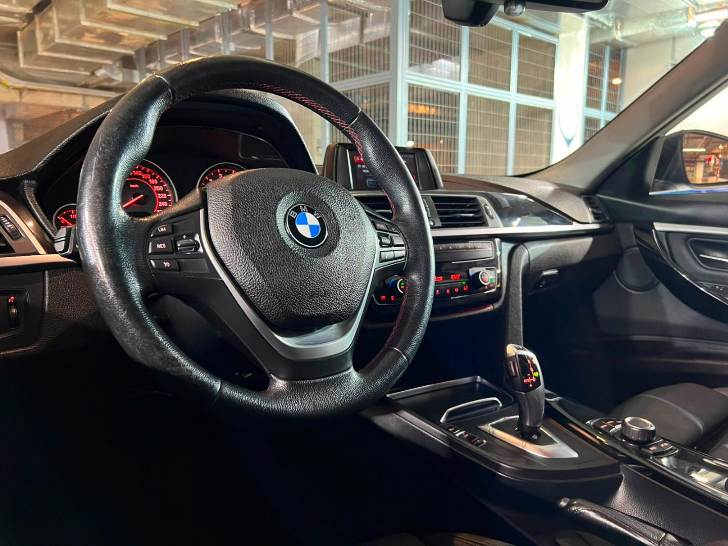 BMW 318I — foto 10 de 22