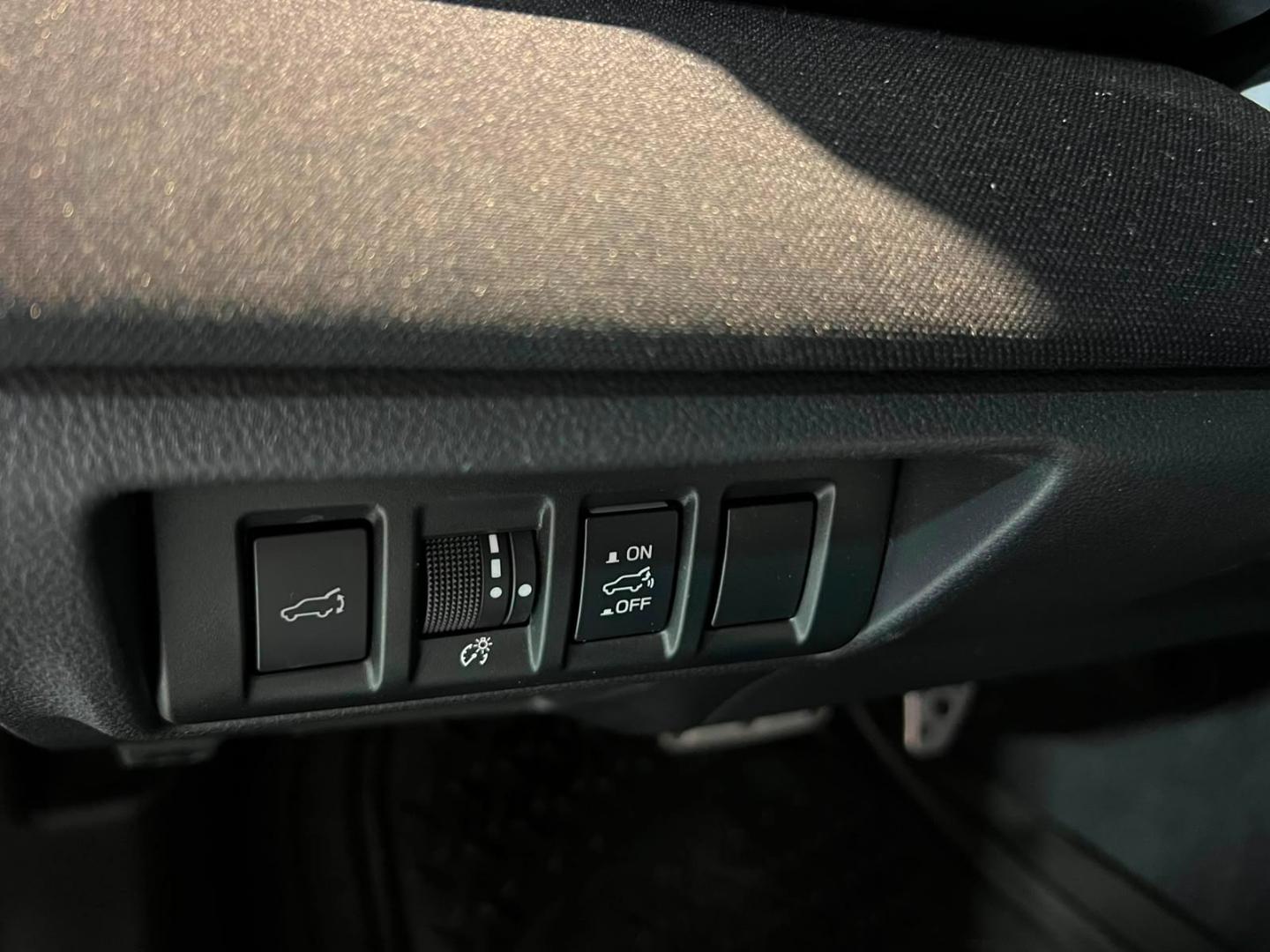 Subaru Outback — foto 15 de 23