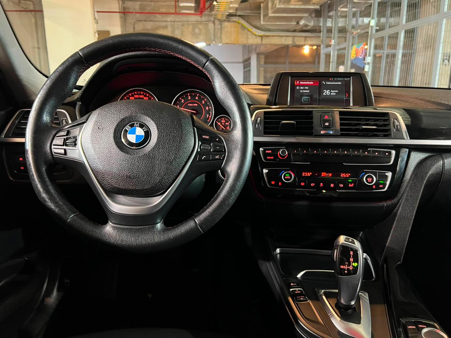 BMW 318I — foto 11 de 22