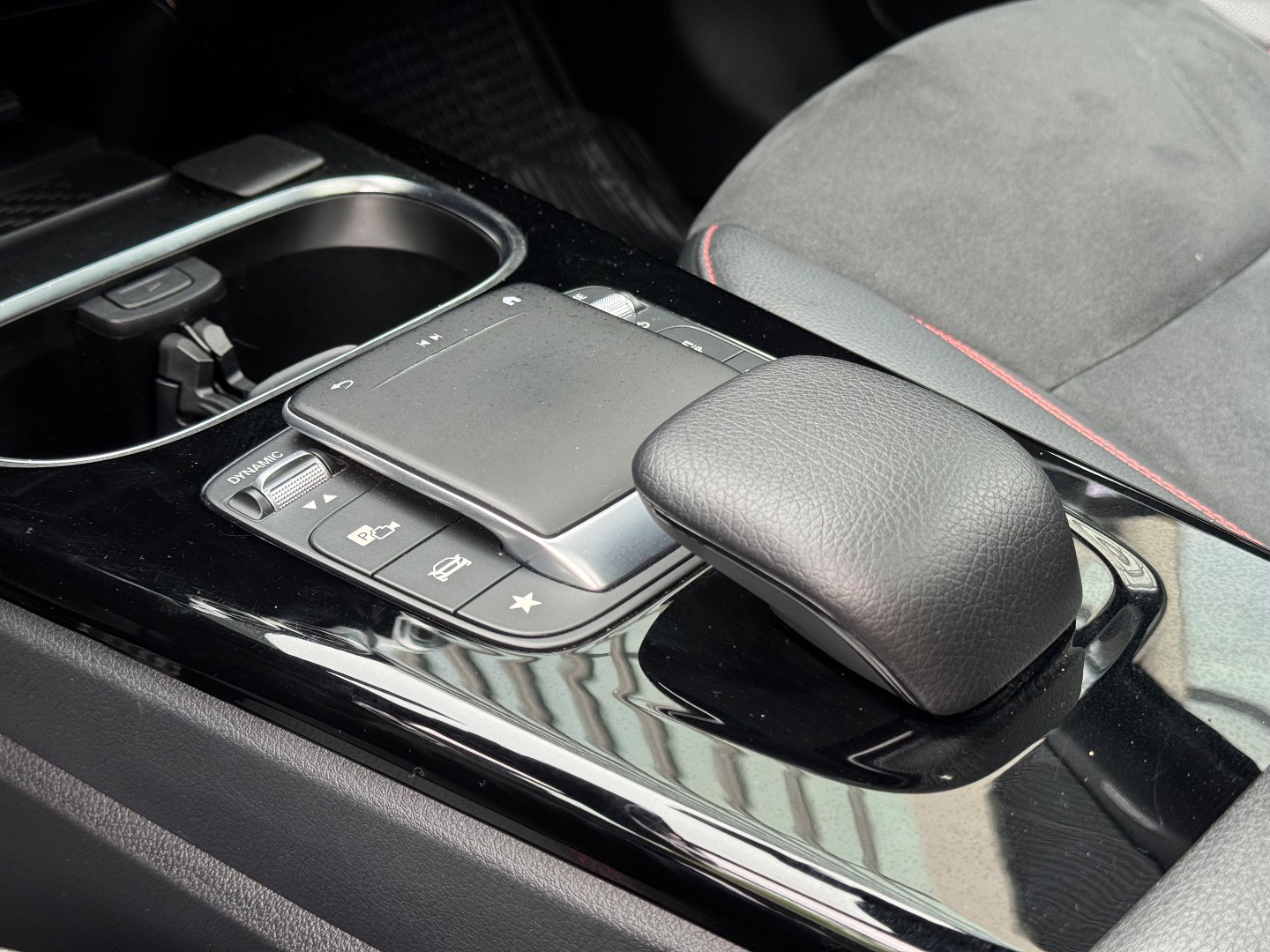 Mercedes-Benz A250 — foto 14 de 17