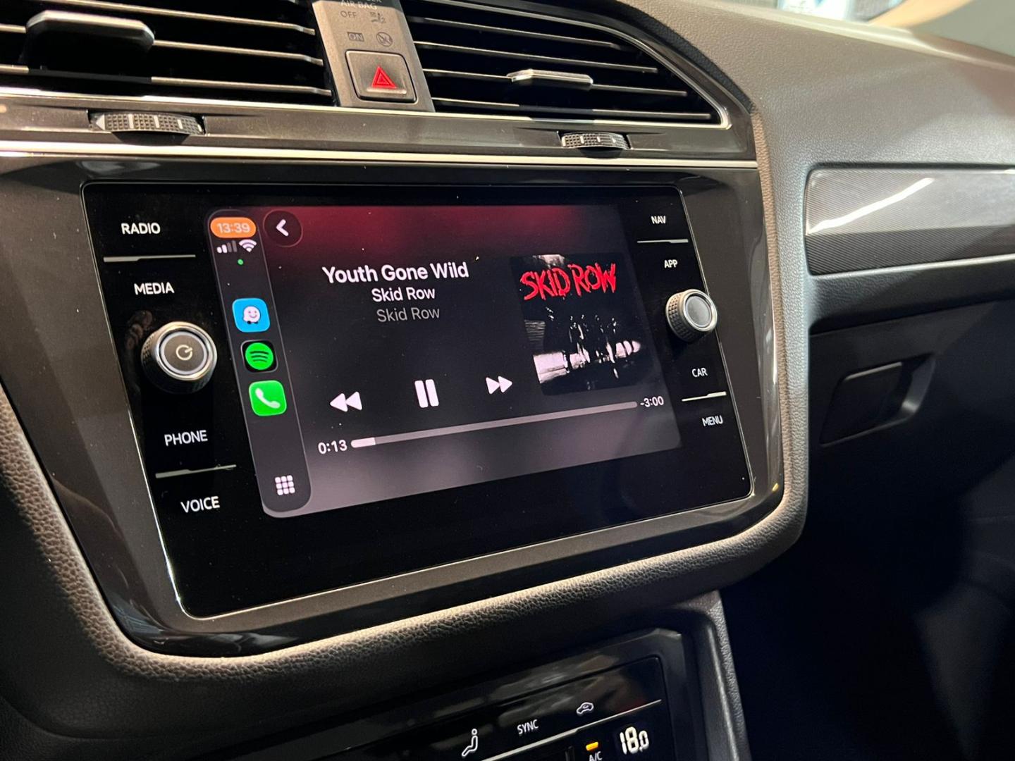 Volkswagen Tiguan — foto 16 de 22