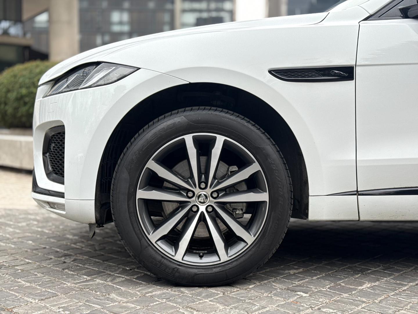 Jaguar F-Pace — foto 9 de 21