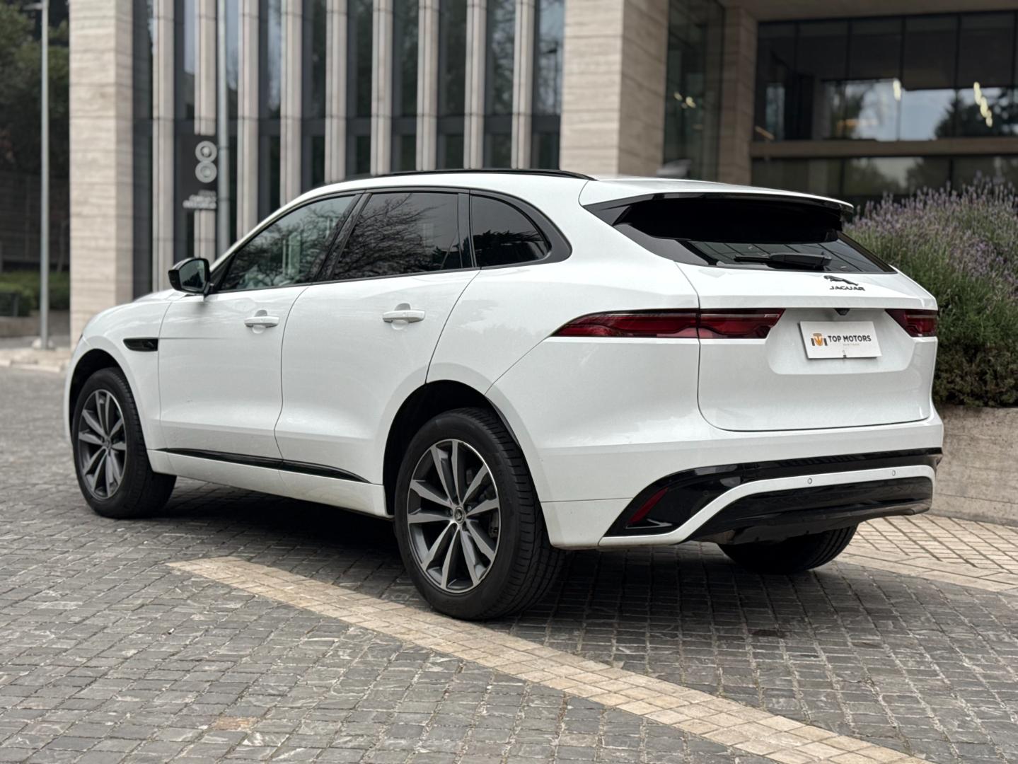 Jaguar F-Pace — foto 7 de 21