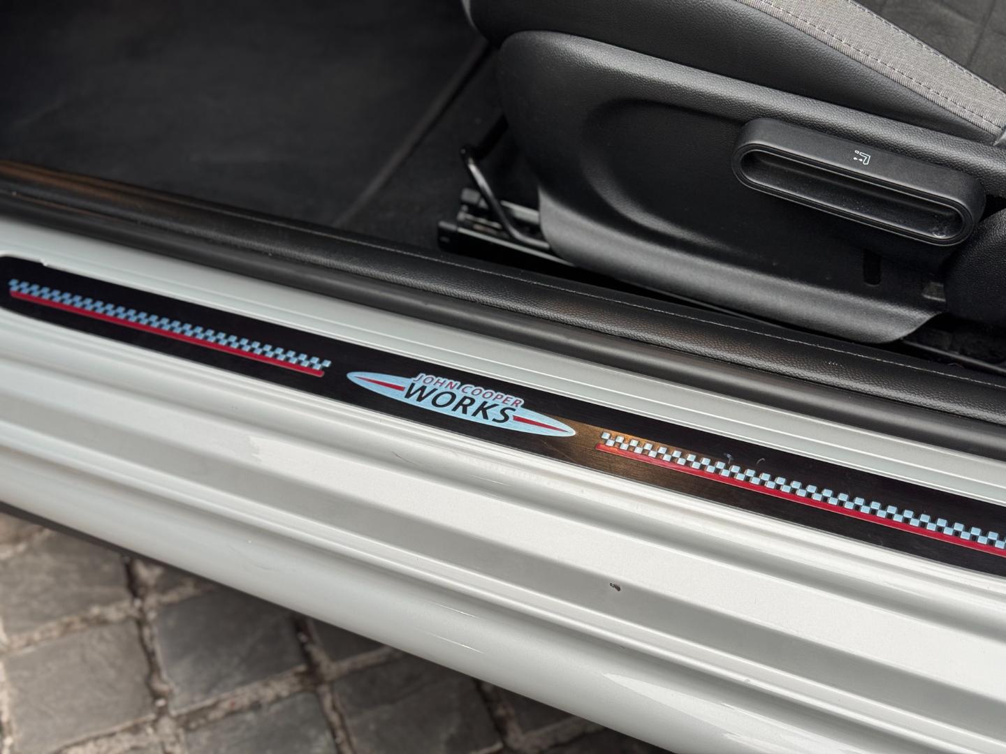 MINI Cooper John Cooper Works Spitfire — foto 9 de 19