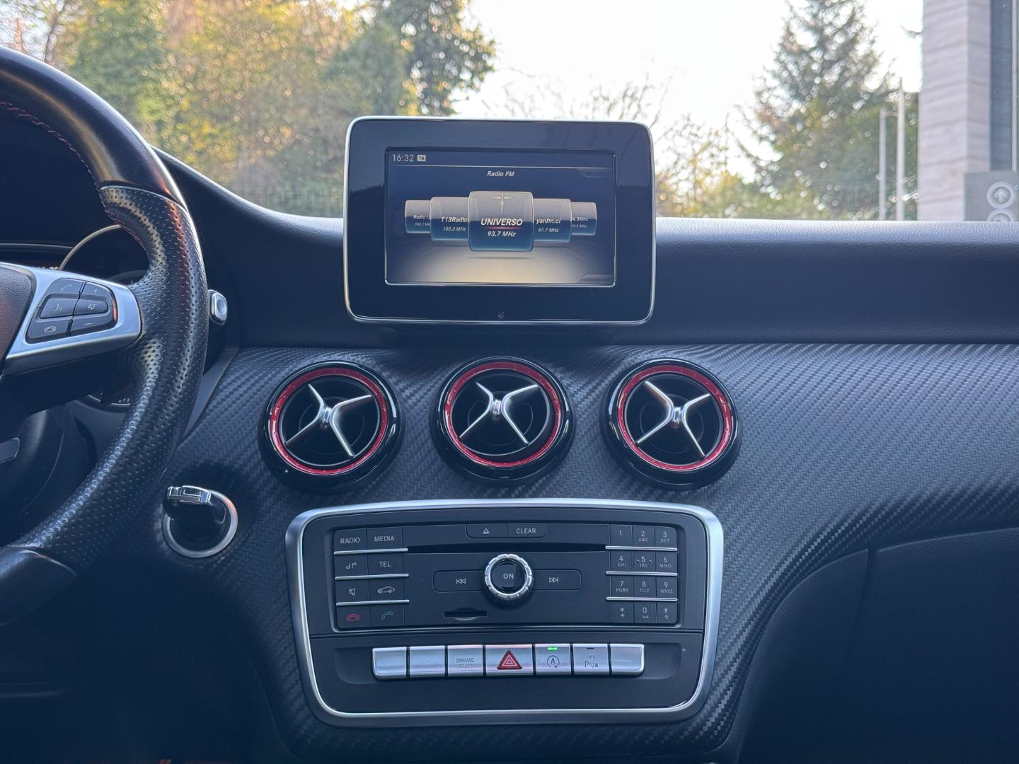 Mercedes-Benz A250 — foto 14 de 19