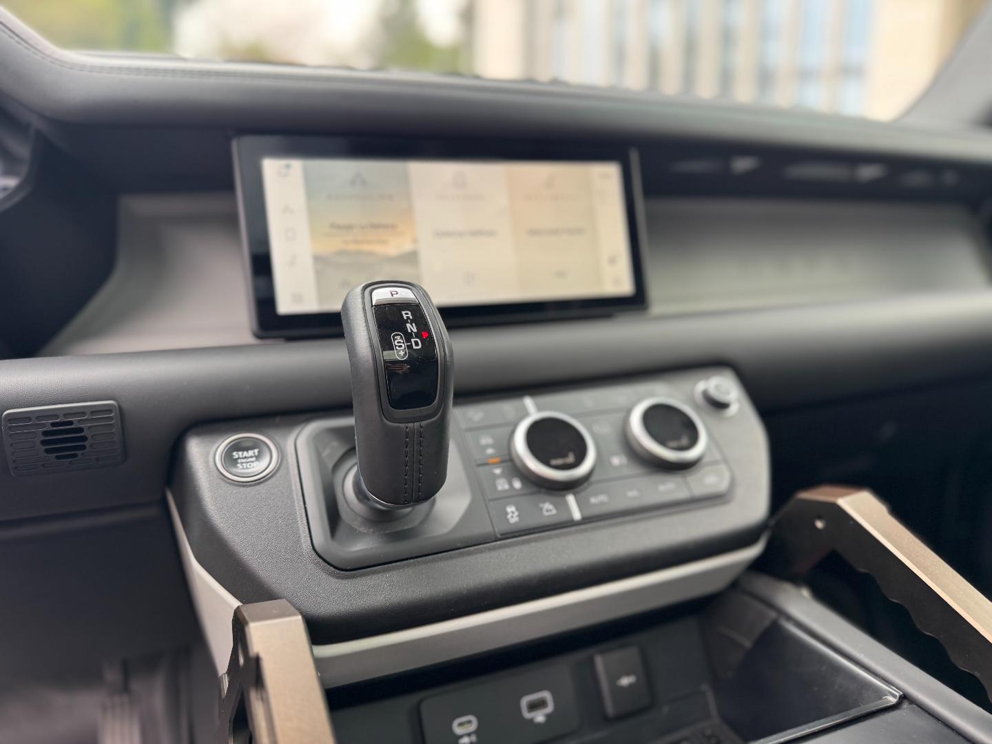 Land Rover Defender — foto 10 de 19