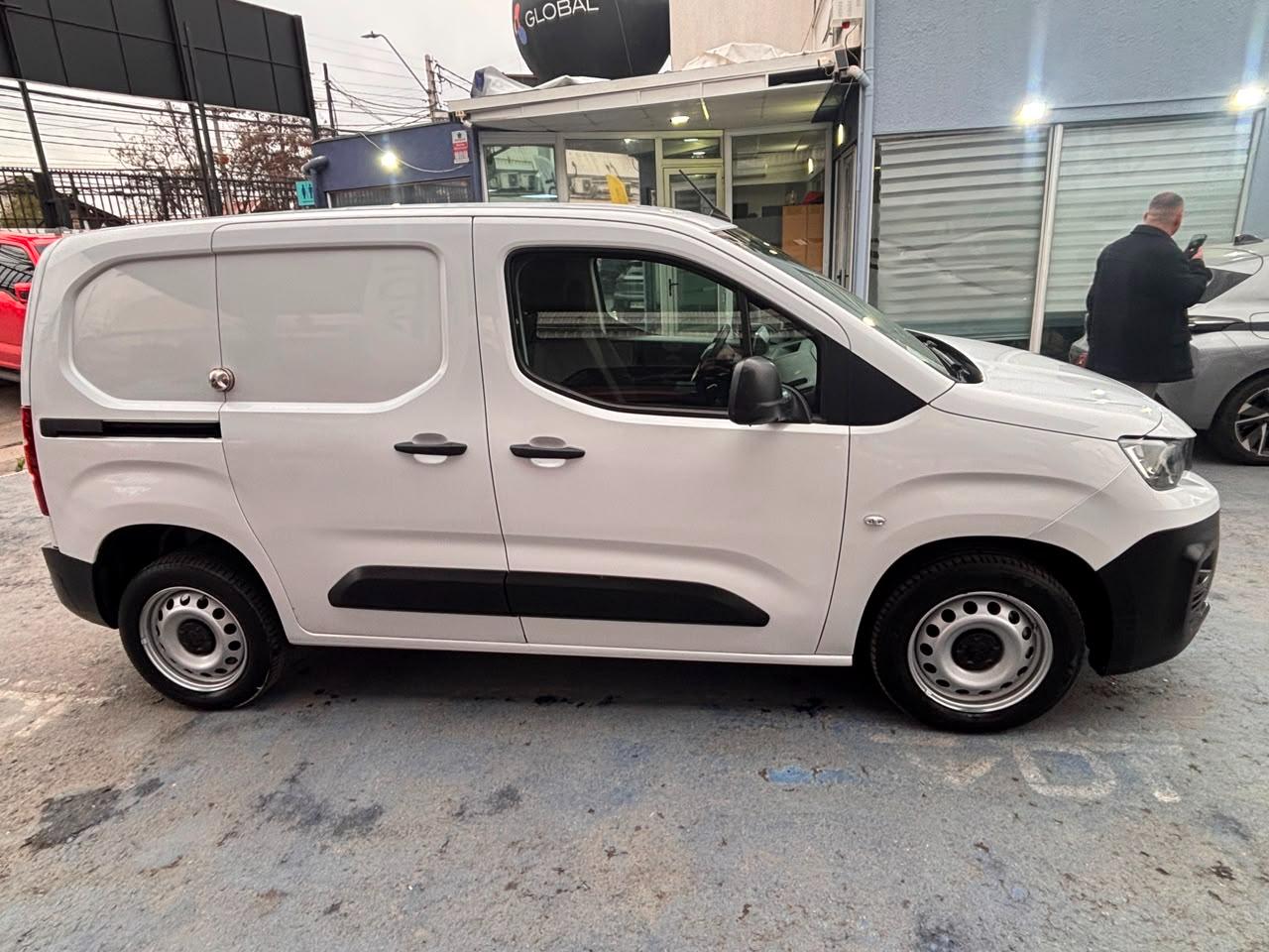 Peugeot Partner — foto 4 de 8