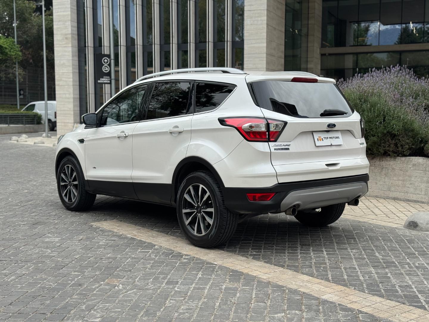 Ford Escape — foto 6 de 19