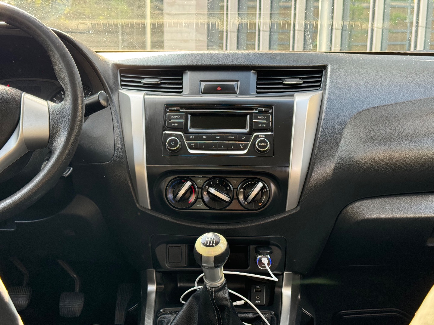 Nissan Np300 — foto 11 de 18