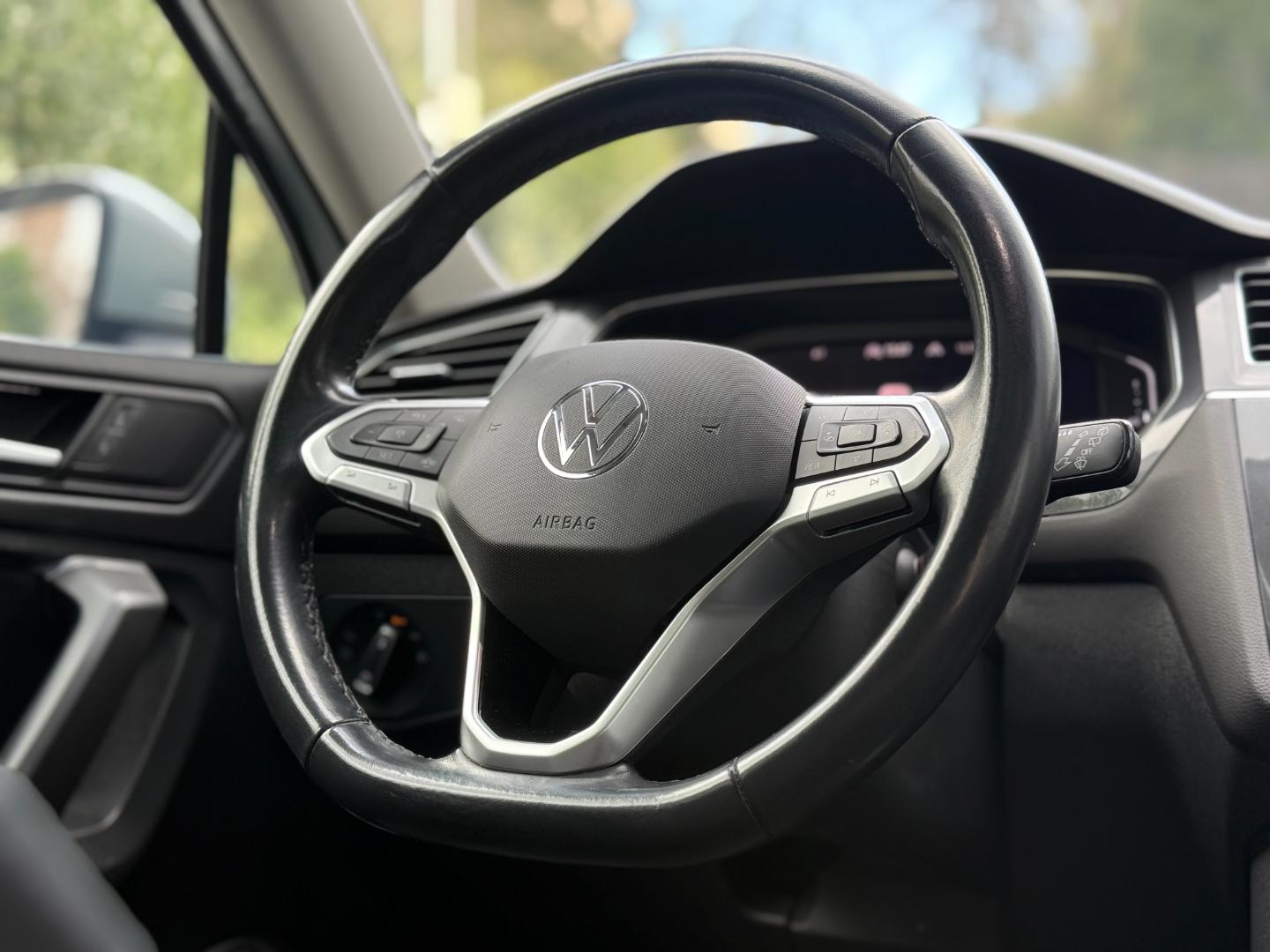 Volkswagen Tiguan — foto 9 de 20