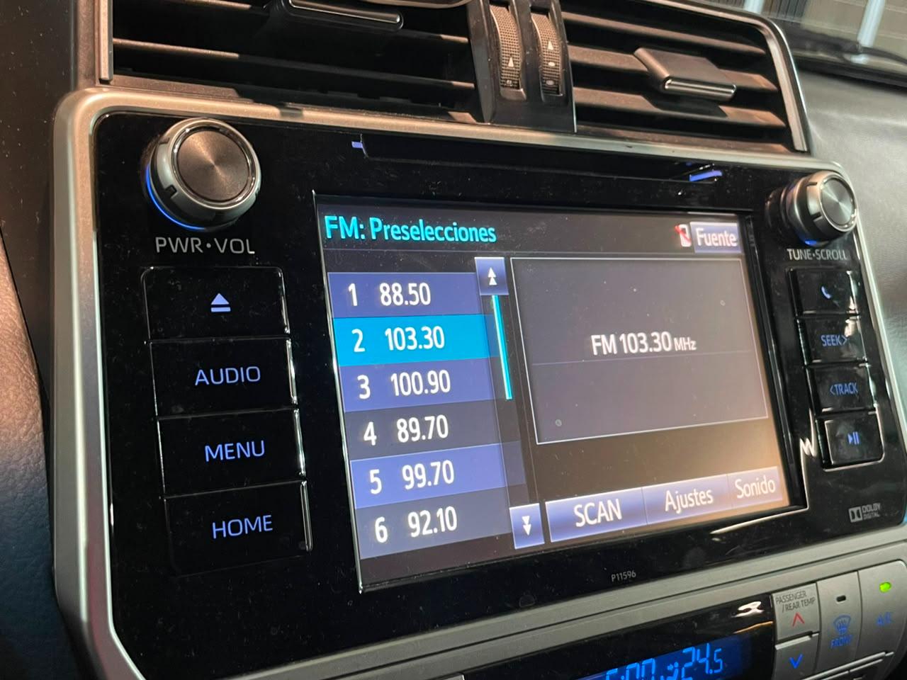 Toyota Land Cruiser Prado — foto 13 de 24