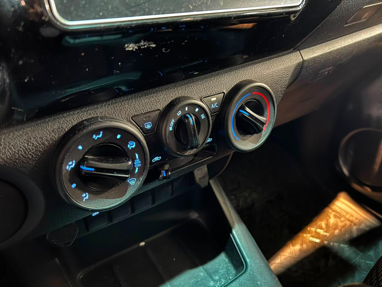 Toyota Hilux — foto 15 de 18