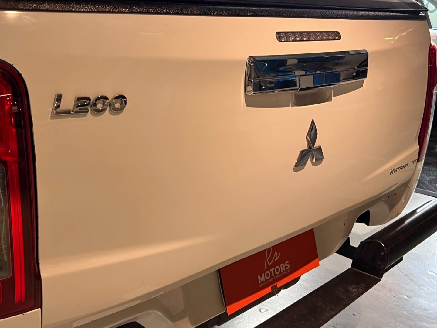 Mitsubishi L200 — foto 8 de 21