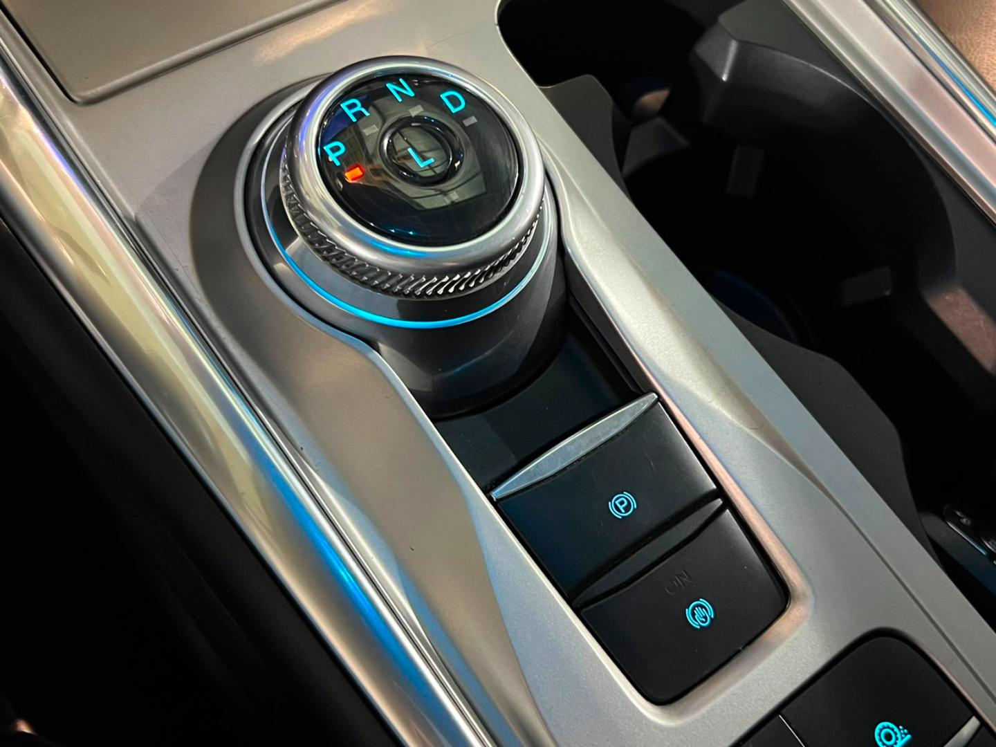 Ford Explorer — foto 18 de 23