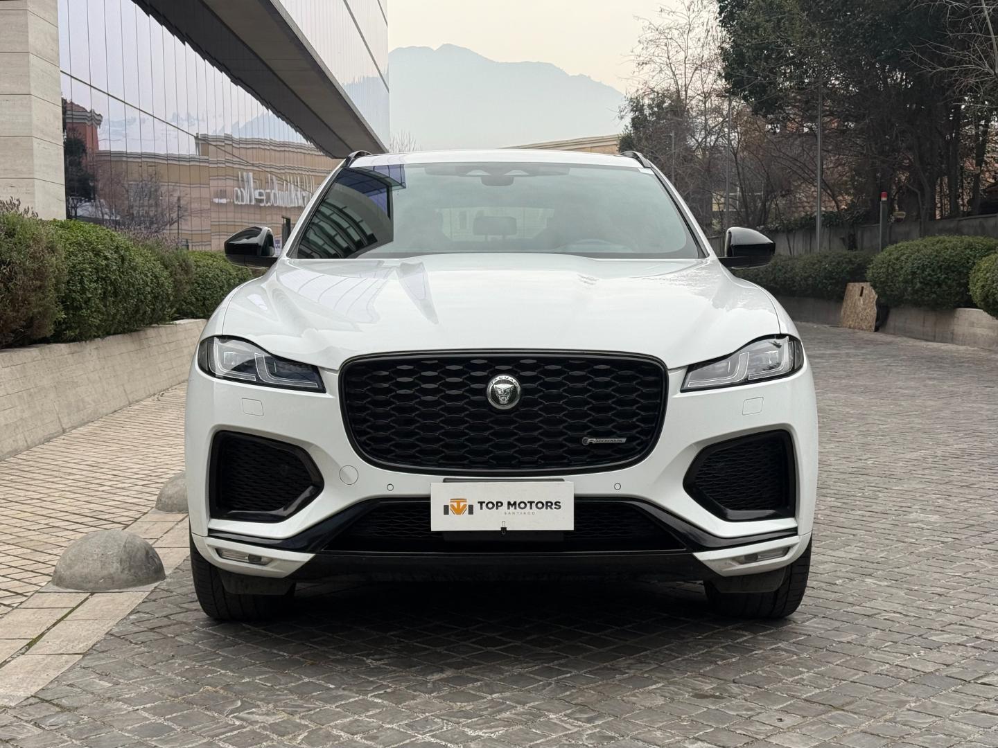 Jaguar F-Pace — foto 2 de 21