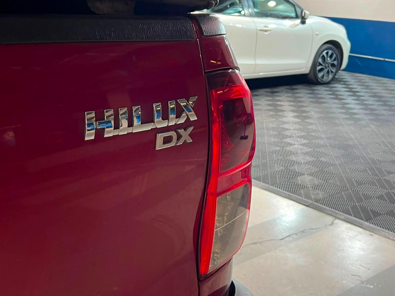 Toyota Hilux — foto 8 de 18