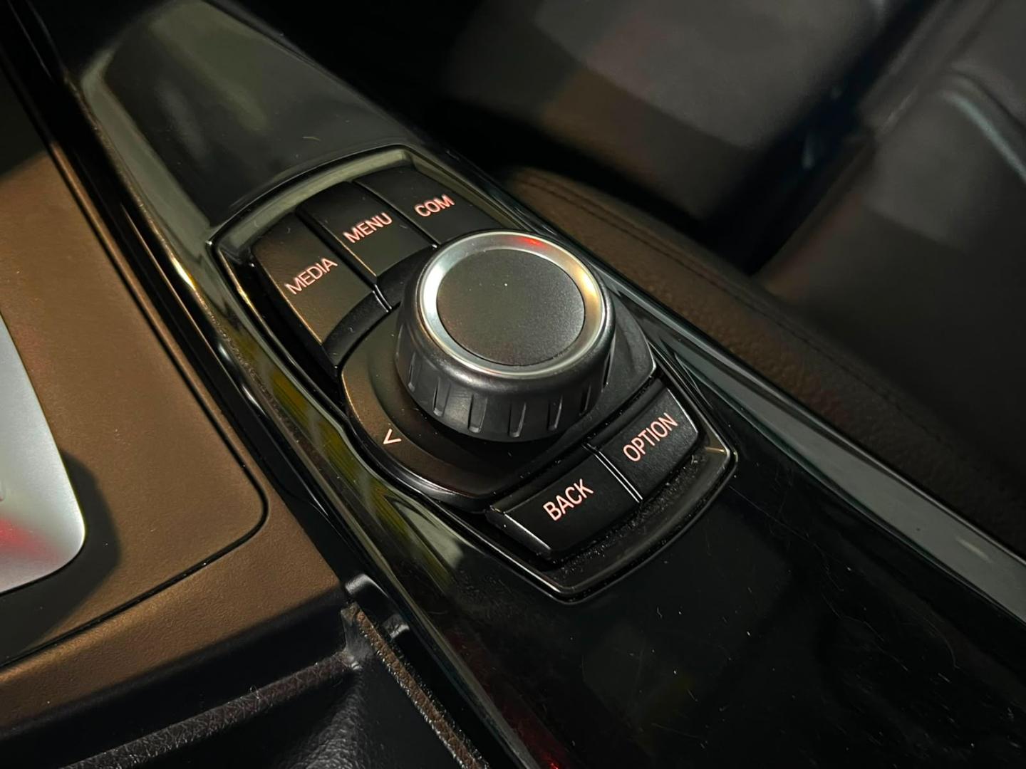 BMW 318I — foto 19 de 22