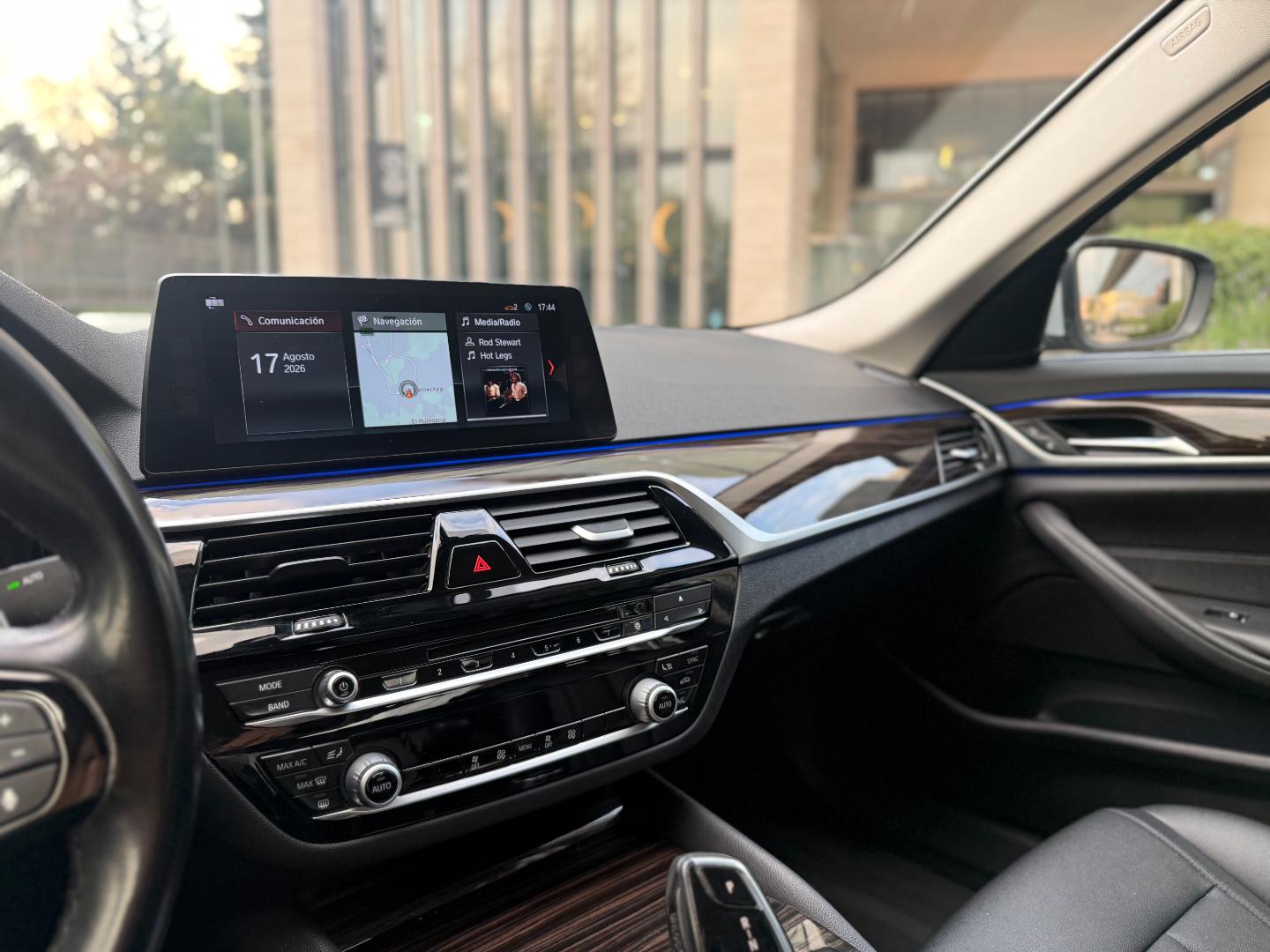 BMW 520I — foto 10 de 19