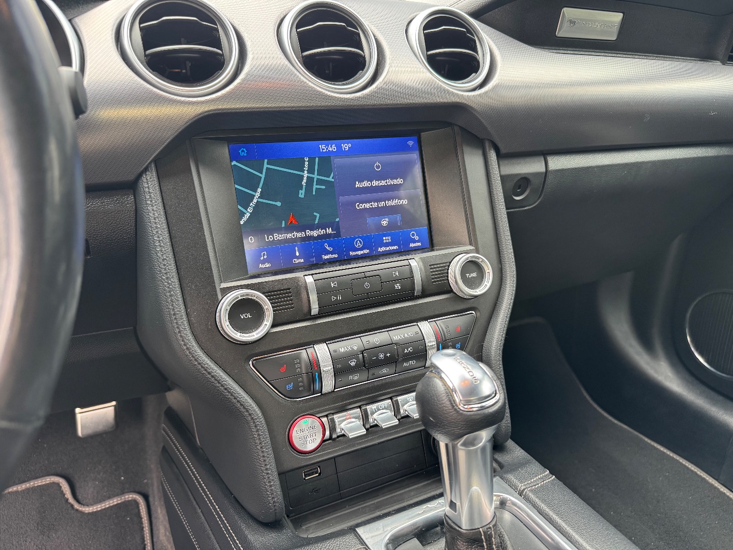 Ford Mustang — foto 12 de 19