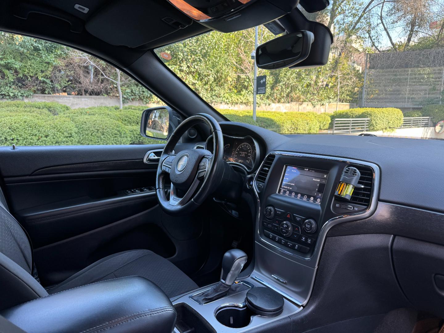 Jeep Grand Cherokee — foto 15 de 19