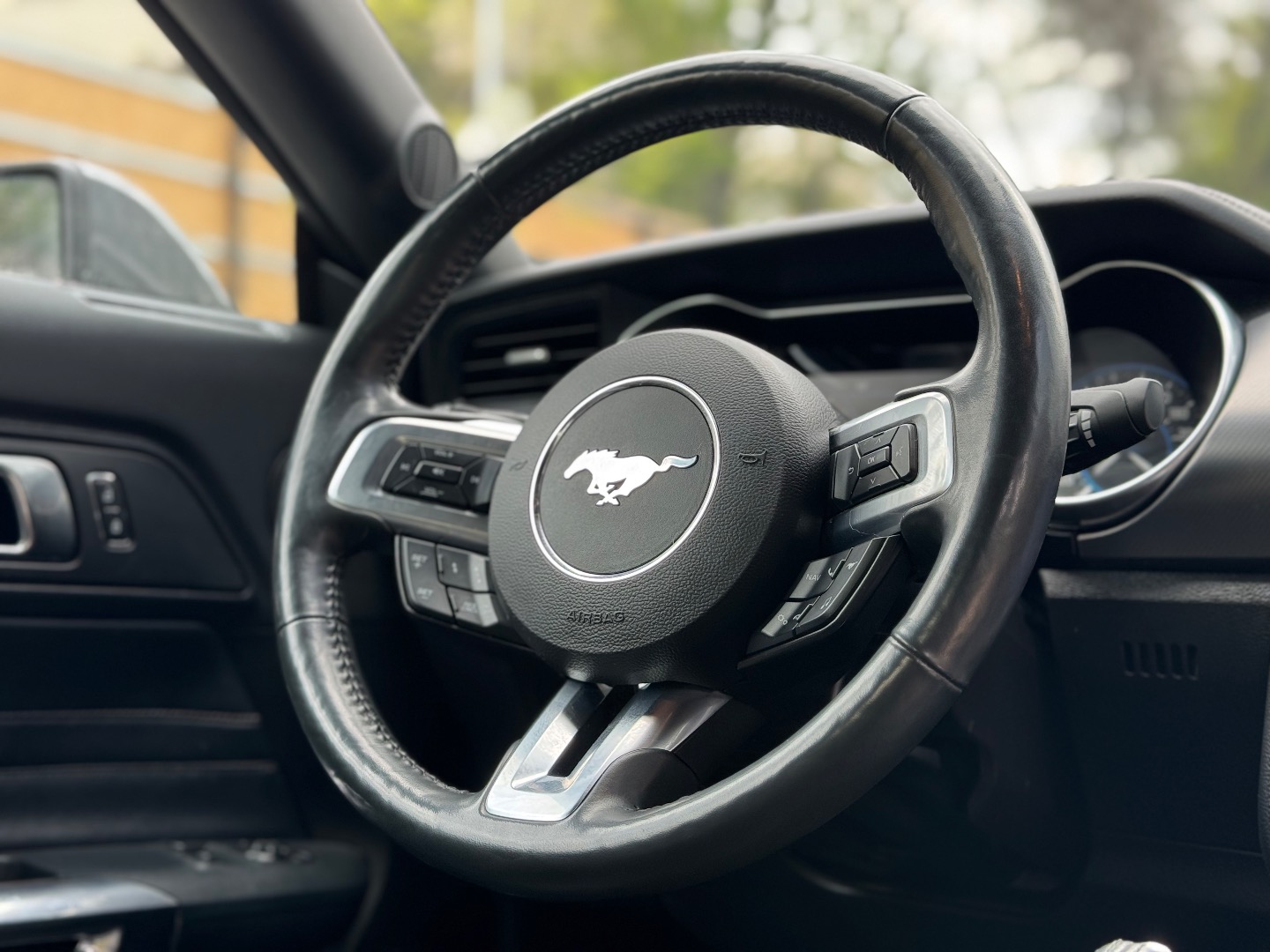 Ford Mustang — foto 13 de 19