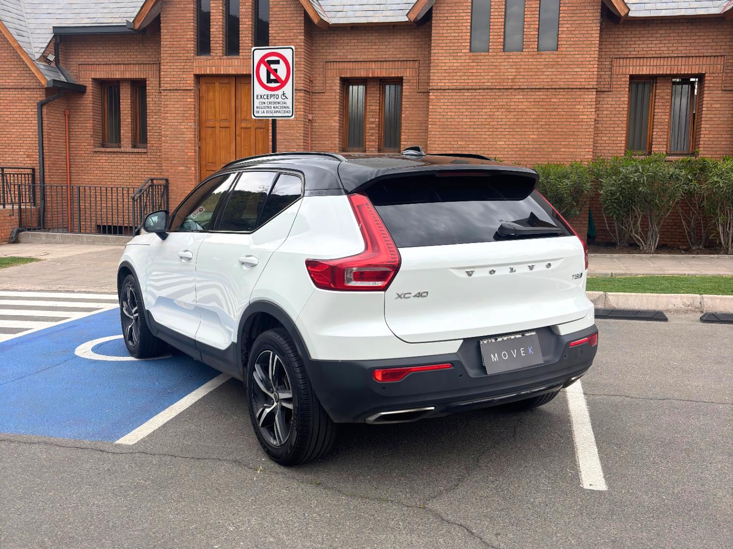 Volvo XC40 — foto 5 de 9