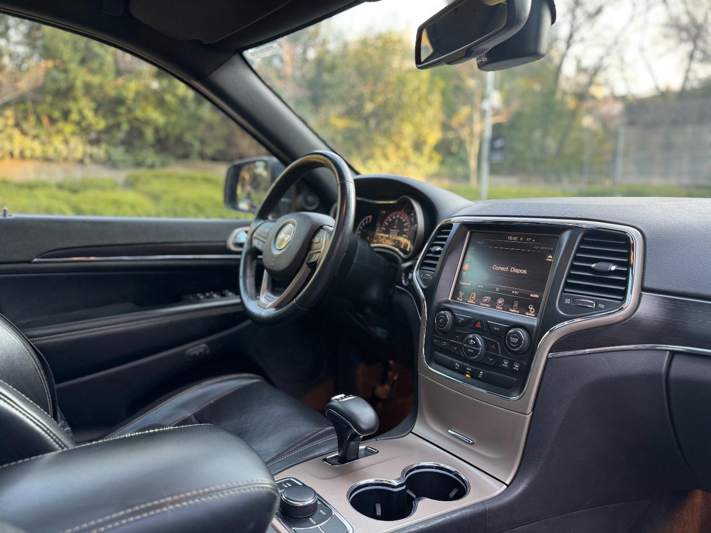 Jeep Grand Cherokee — foto 15 de 19
