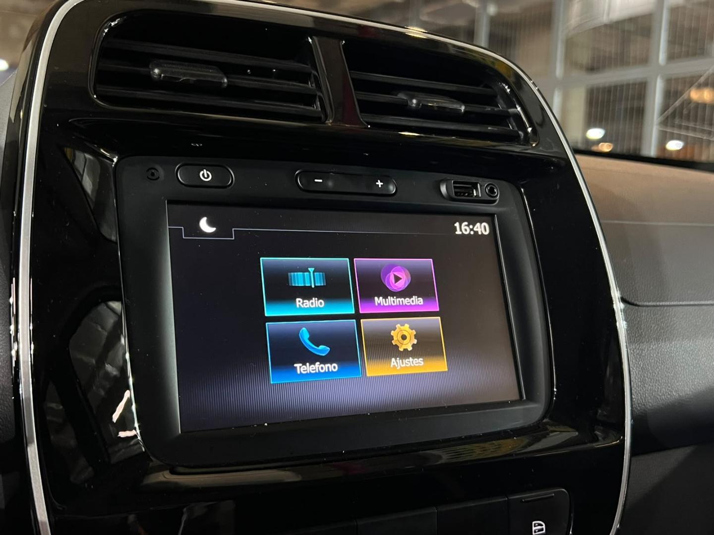 Renault Kwid — foto 17 de 23