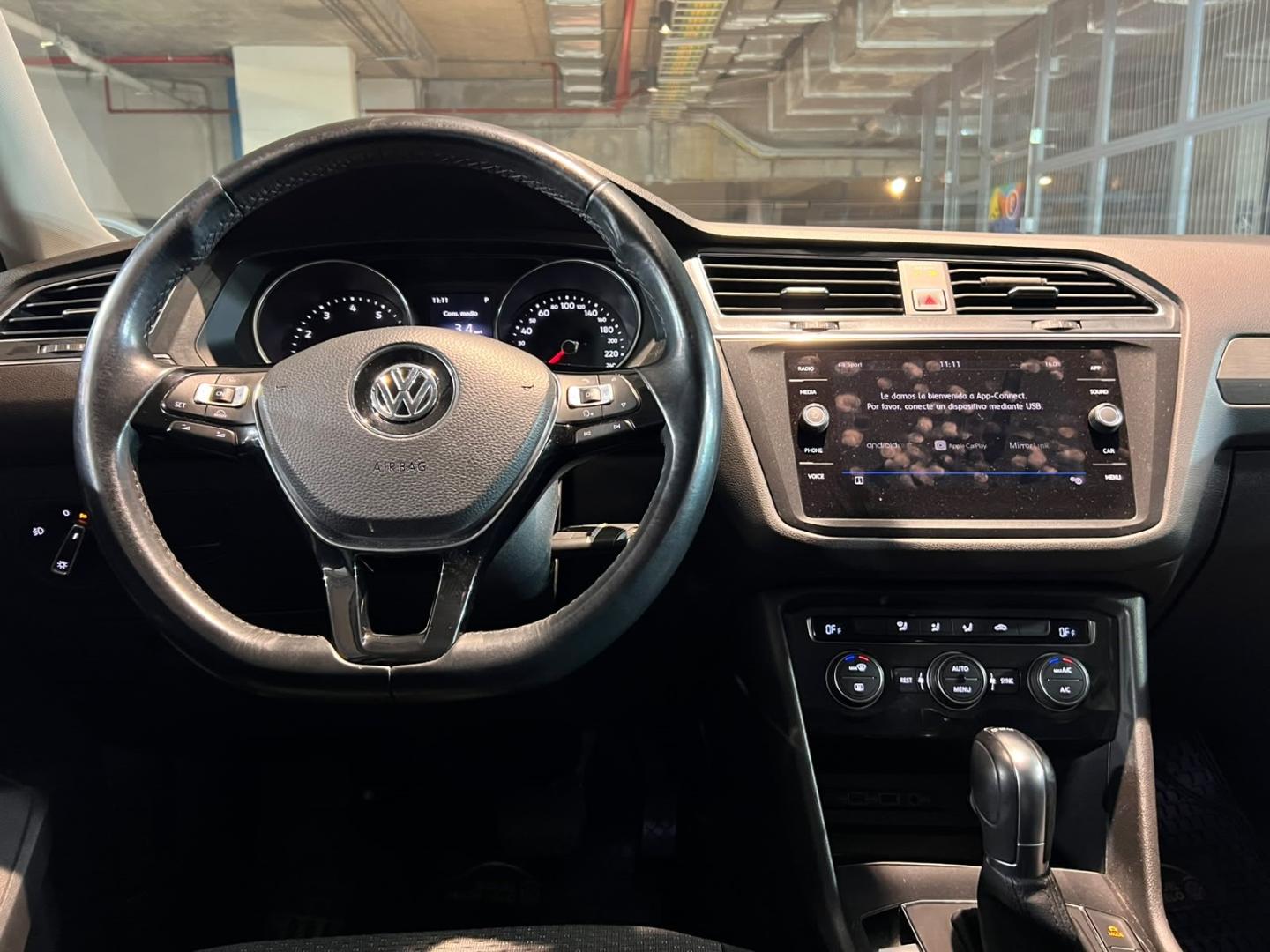 Volkswagen Tiguan — foto 10 de 22
