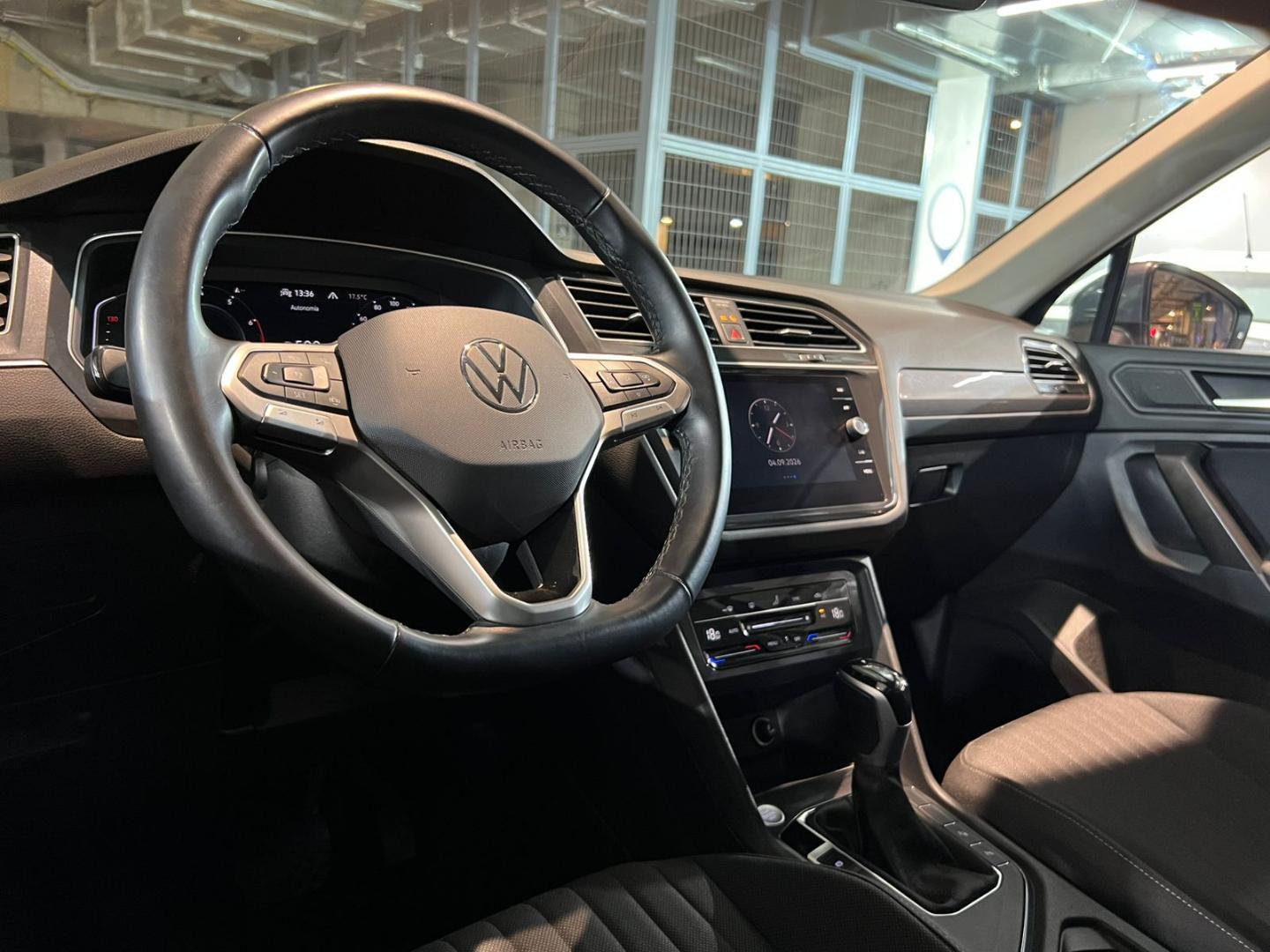 Volkswagen Tiguan — foto 9 de 22
