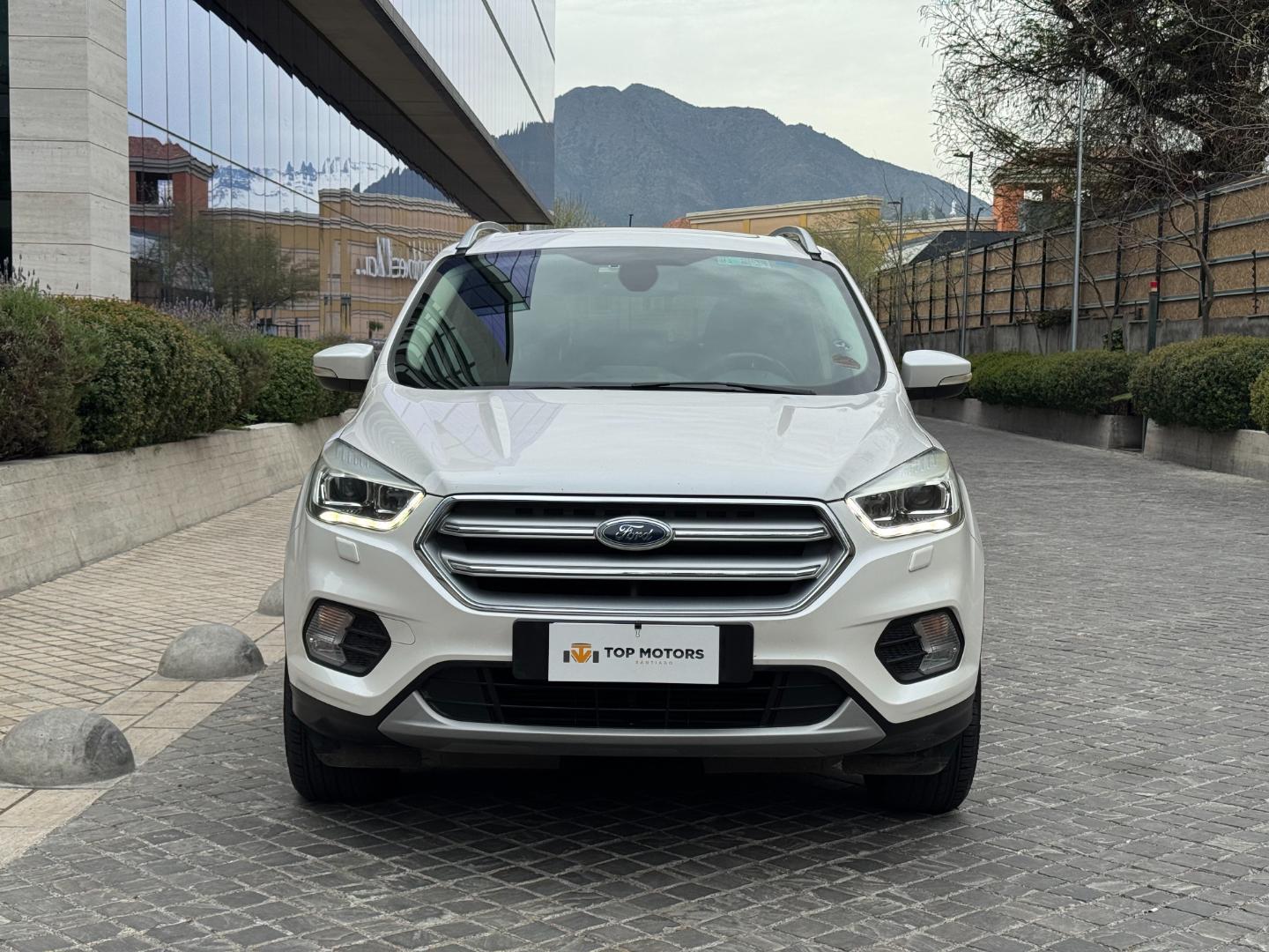 Ford Escape — foto 2 de 19