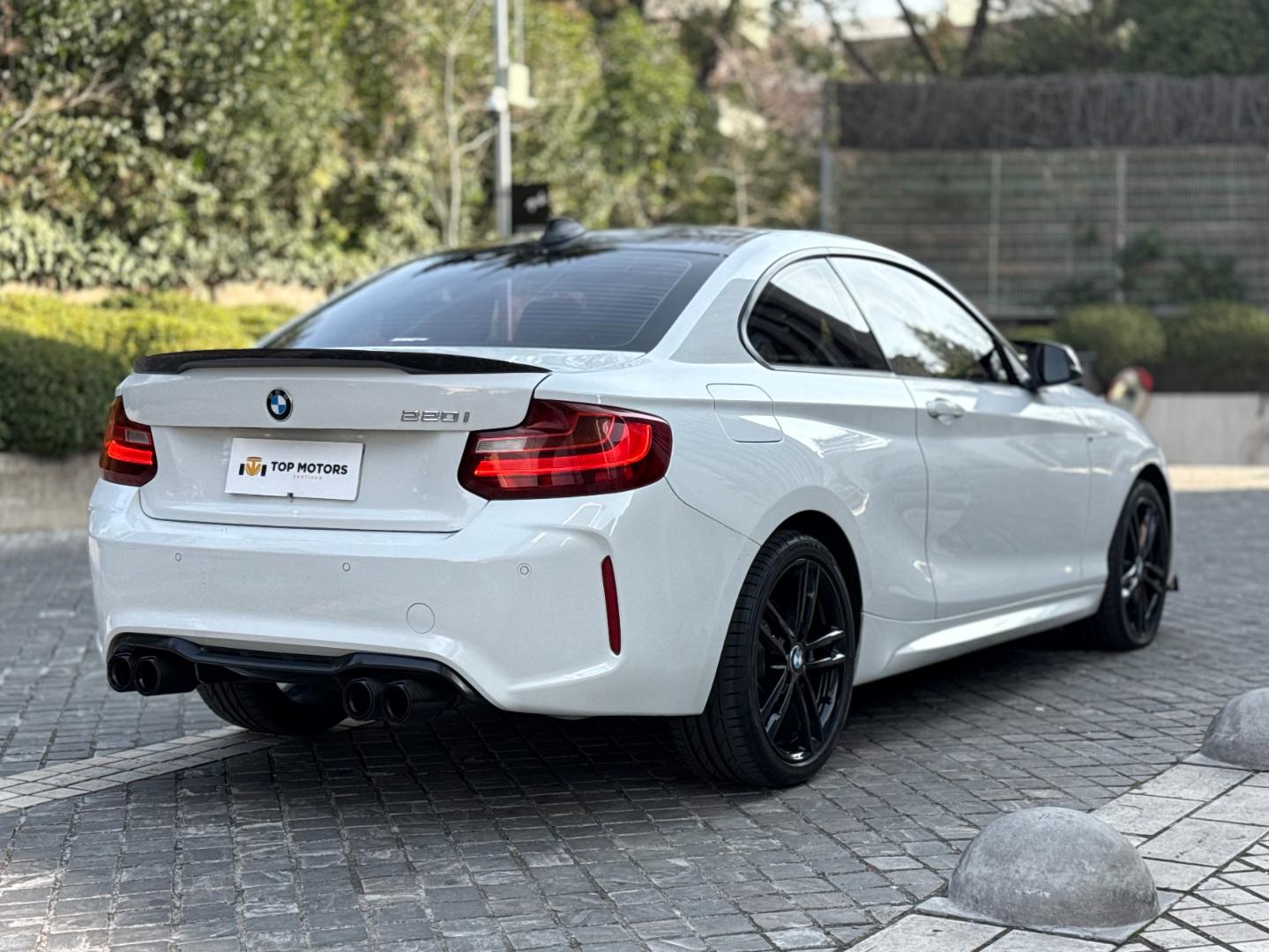 BMW 220 — foto 4 de 17
