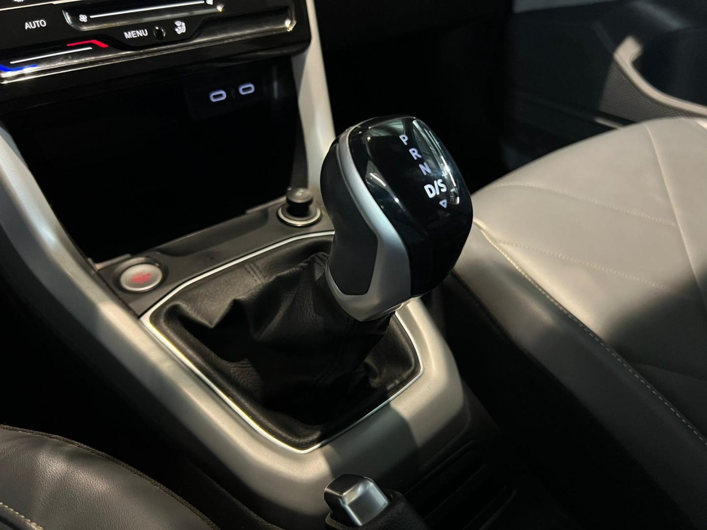 Volkswagen T-Cross — foto 20 de 23