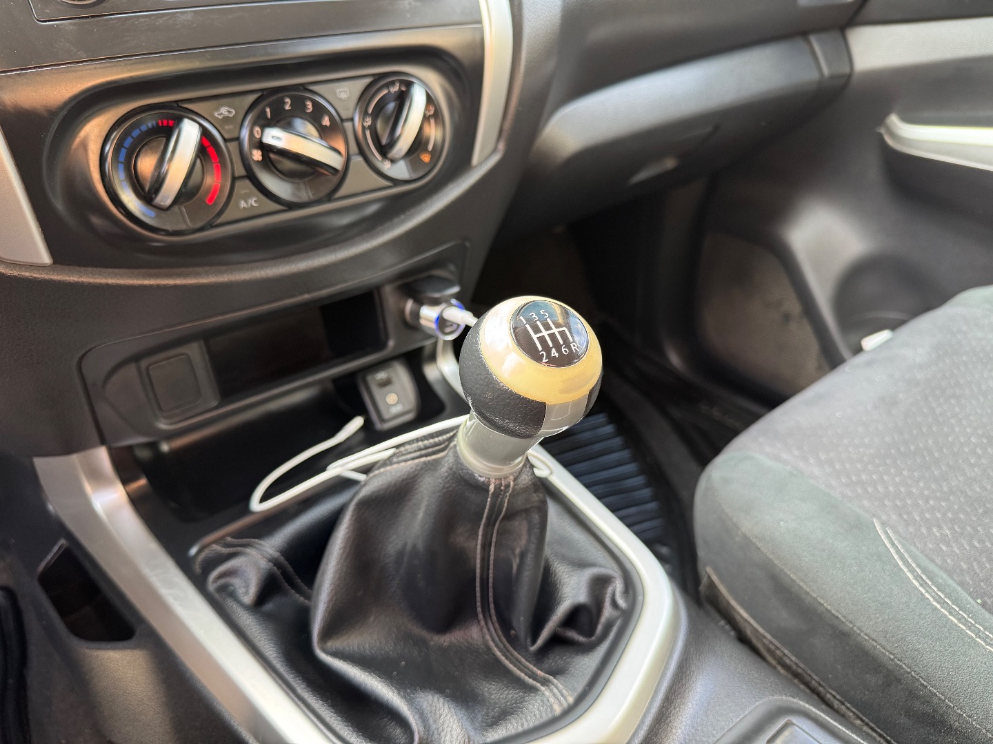 Nissan Np300 — foto 14 de 18