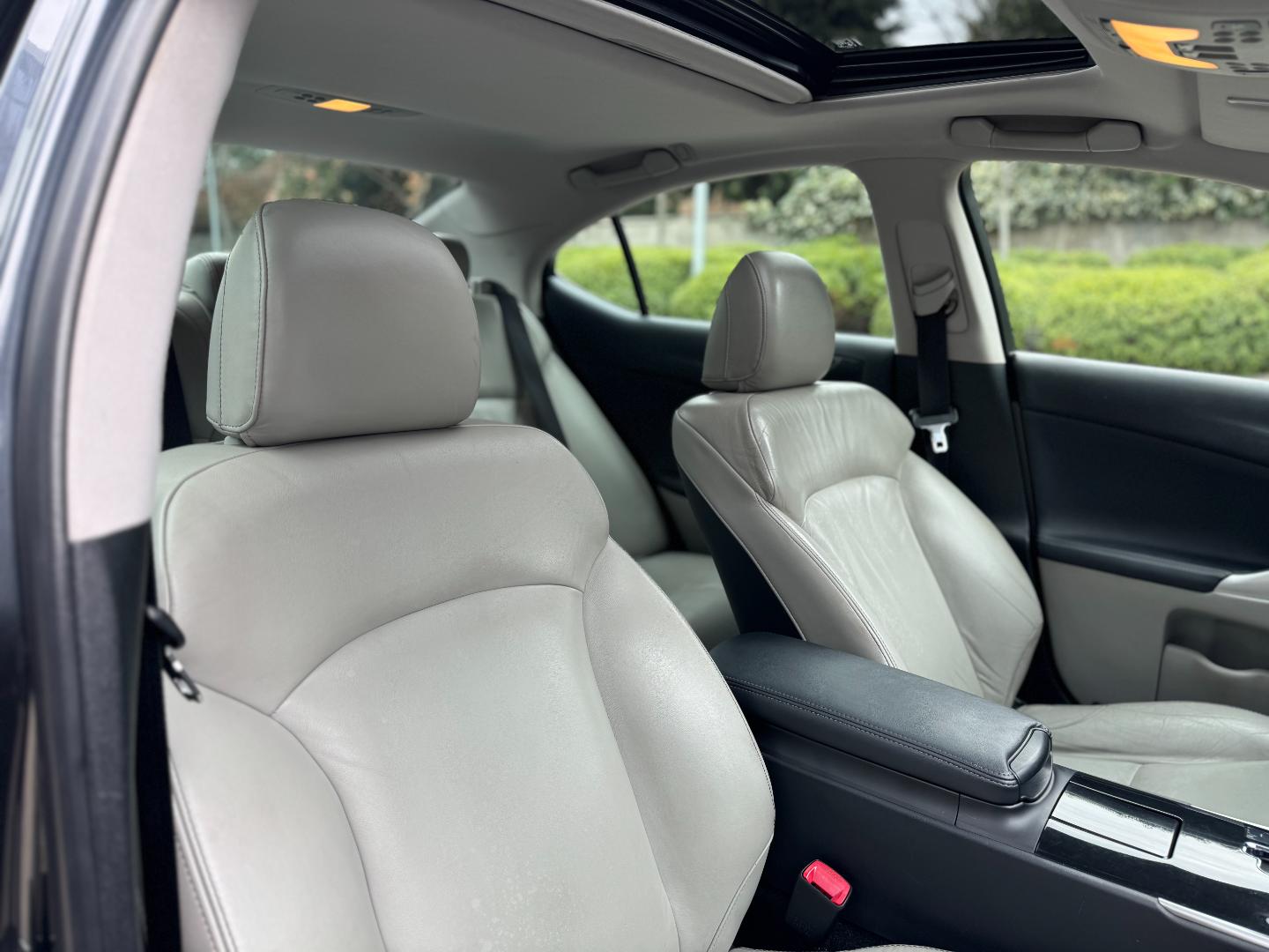 Lexus Is250 — foto 17 de 19