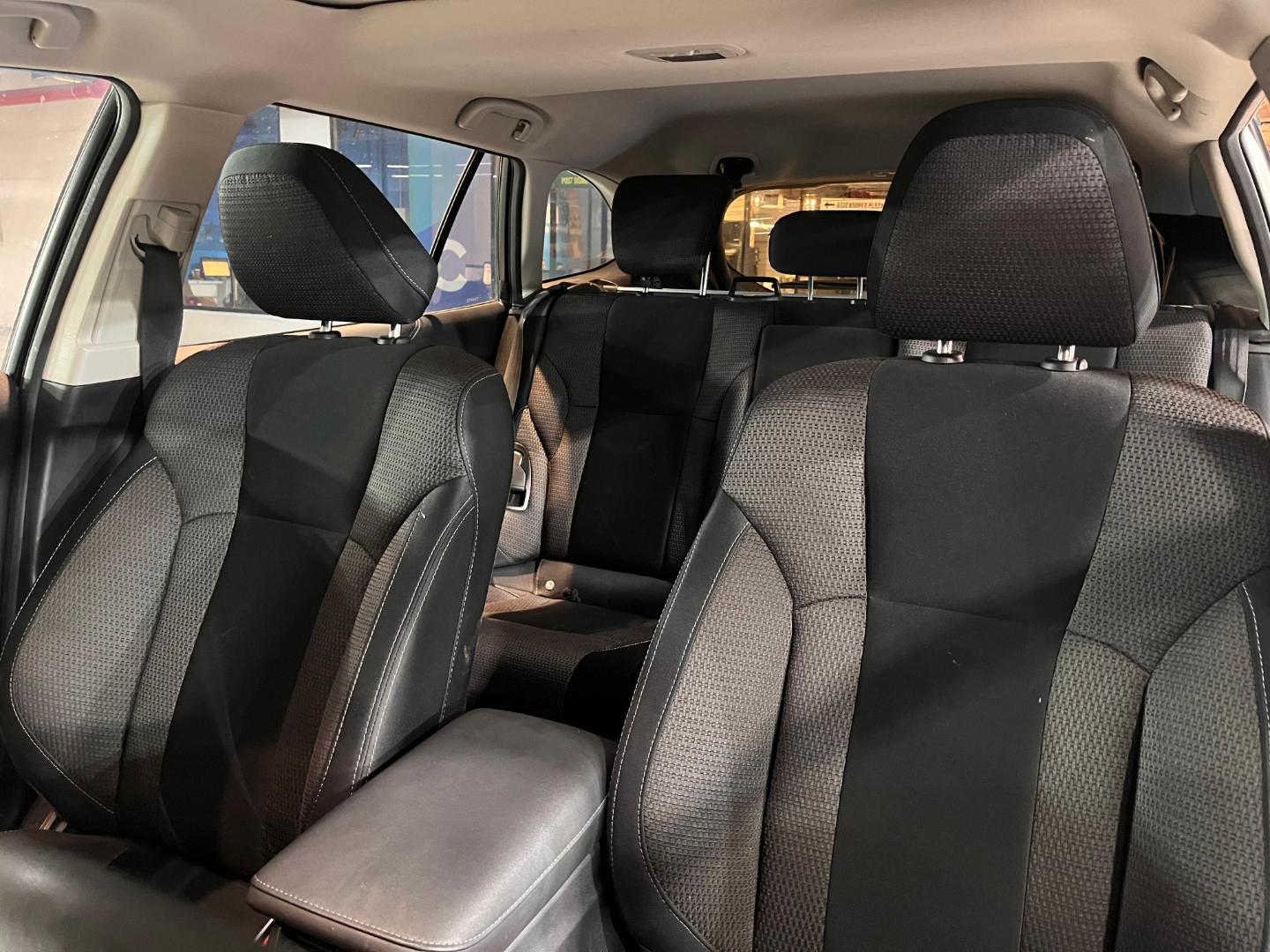 Subaru Outback — foto 16 de 18
