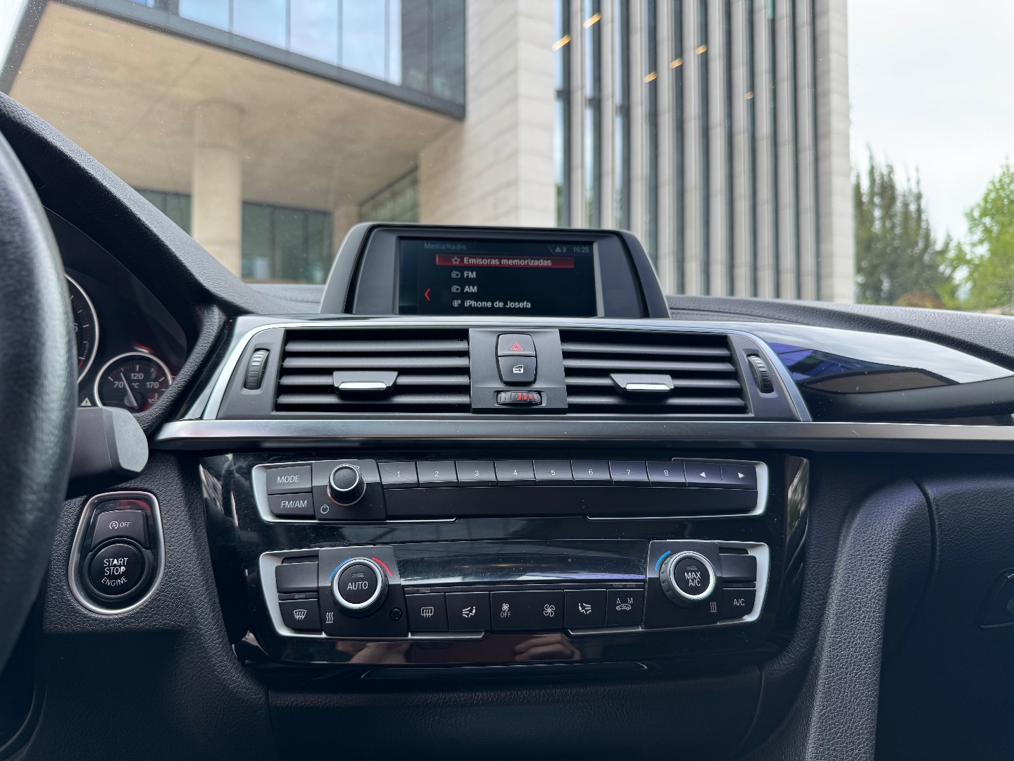 BMW 320I — foto 8 de 17