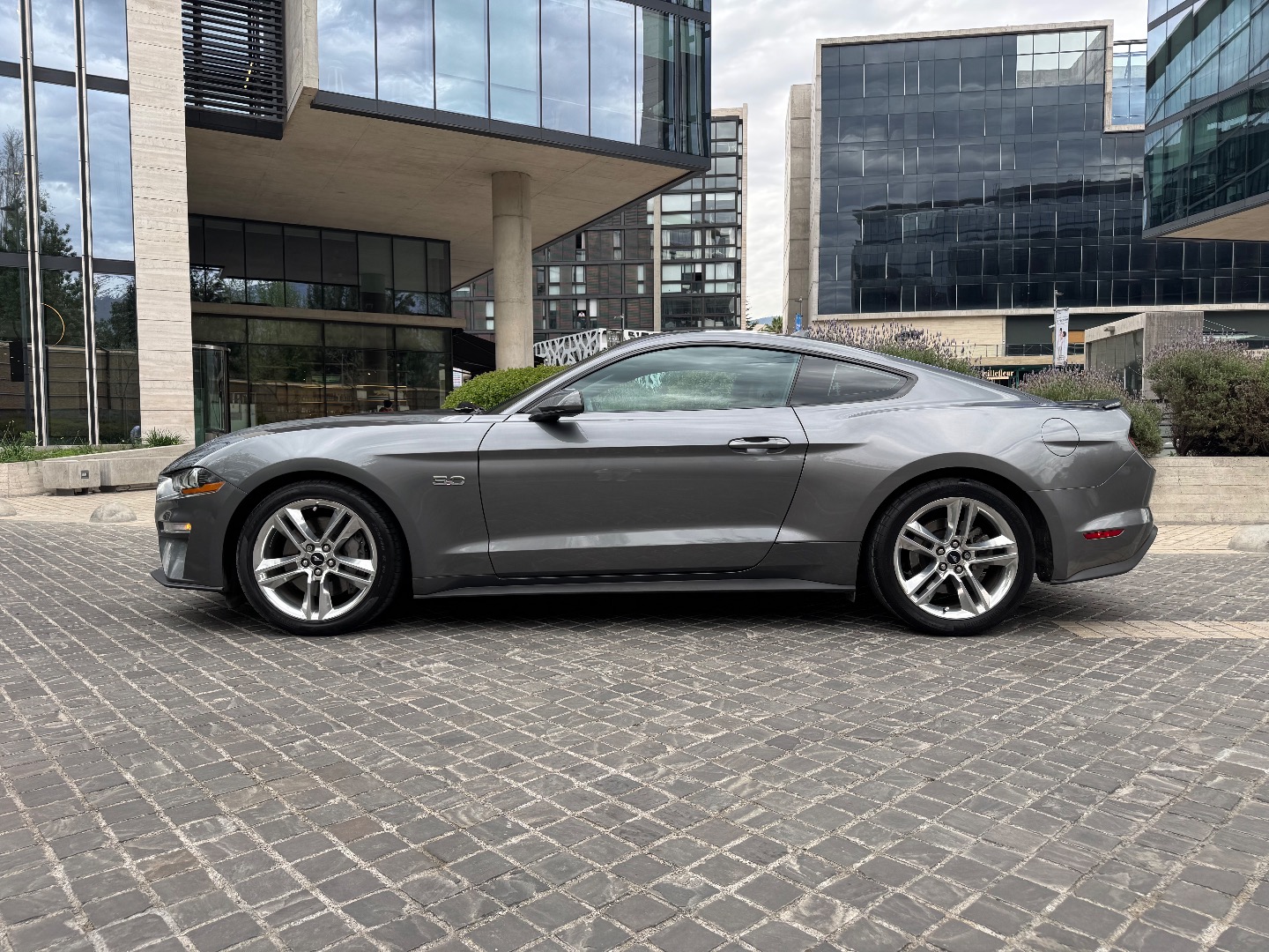 Ford Mustang — foto 7 de 19